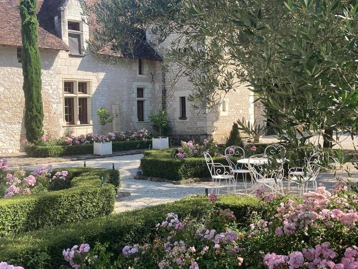 Location de vacances pour 2 personnes, avec vue ainsi que jardin et piscine dans Marcilly-sur-Vienne - 3