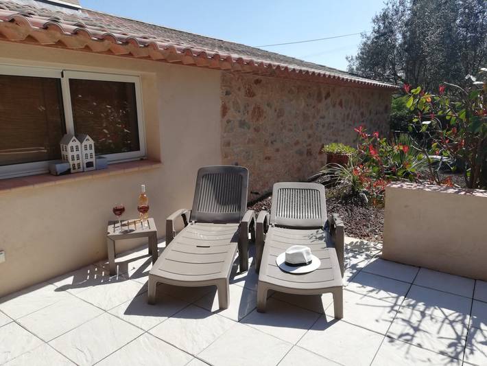 Gîte pour 2 personnes, avec jardin ainsi que piscine et terrasse à Lorgues - 2