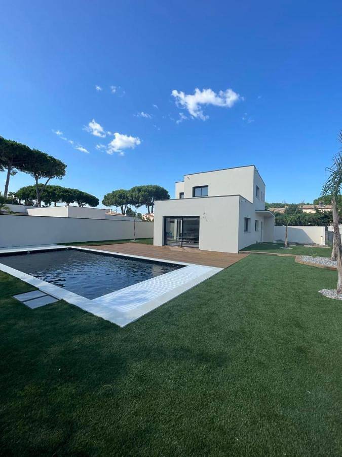 Villa pour 8 personnes, avec jardin ainsi que piscine et terrasse au Grau-d'Agde