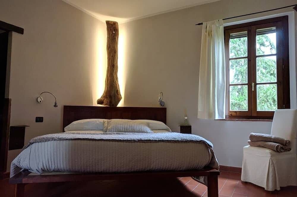 Villa La Cascata with swimming pool in Chiusi, Chianti