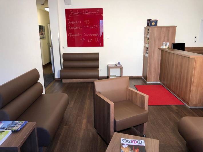 Hotel, mit Terrasse und Sauna sowie Ausblick in Isenbüttel - 3