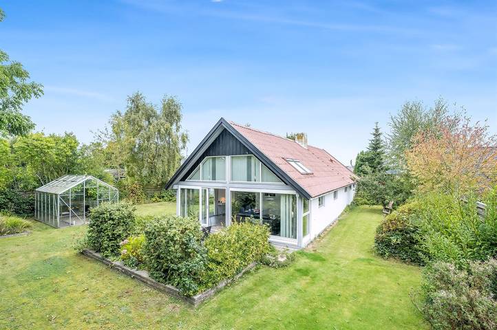 Ferieudlejning for 4 personer, med terrasse i Strøby Egede