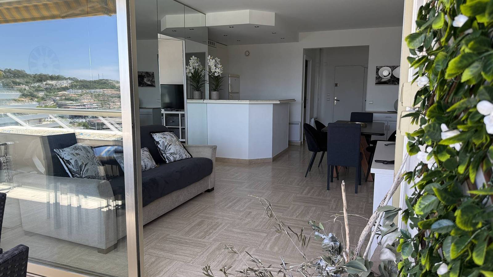Entire holiday apartment, Apartment amazing sea view 2 bedrooms 2 bathrooms wifi private parking in Villeneuve-Loubet Plage, Villeneuve-Loubet