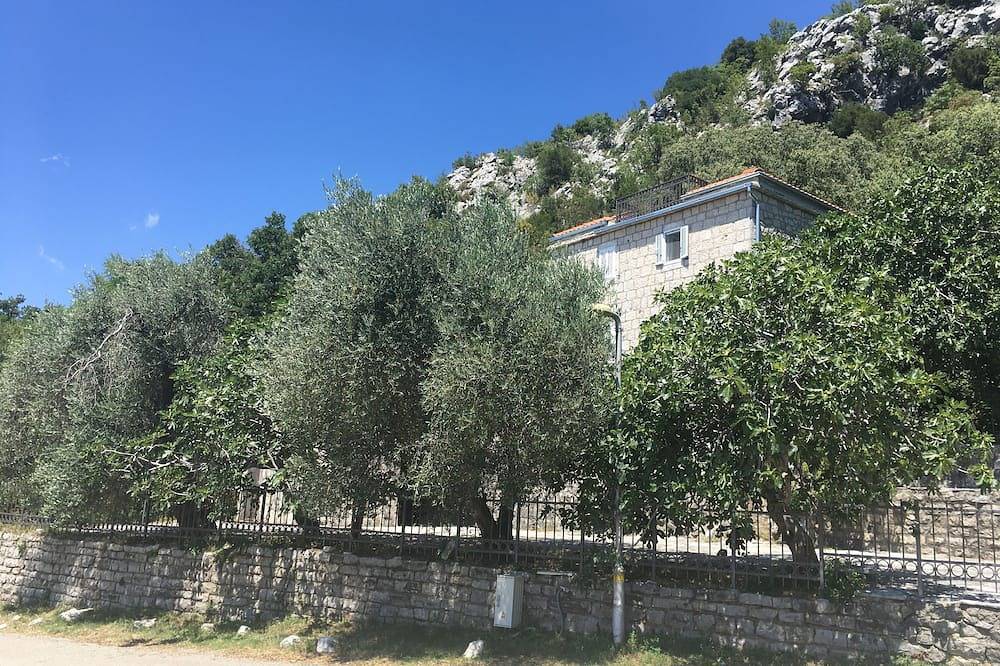 Lovely room (each 80€ for 2 persons) with bathroom (+10€ per day for kitchen) in Municipalité de Budva
