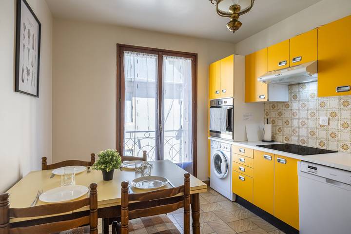 Hel lejlighed, Holiday Apartment "Gîte l' Odyssée" with Balcony & Wi-Fi in Espalion, Aveyron