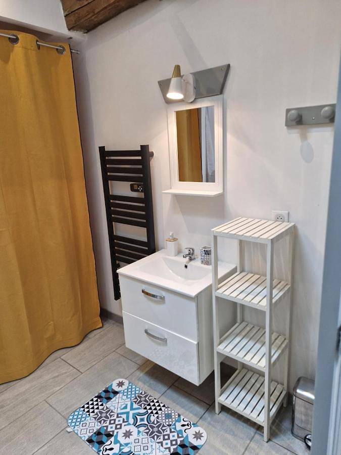 Appartement entier, One-Bedroom Apartment in Bourg-en-Bresse, Région de Bourg-en-Bresse