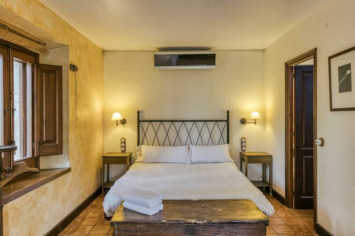 Casa rural para 4 personas, con piscina para niños y jardín en Pla de l'Estany - 2