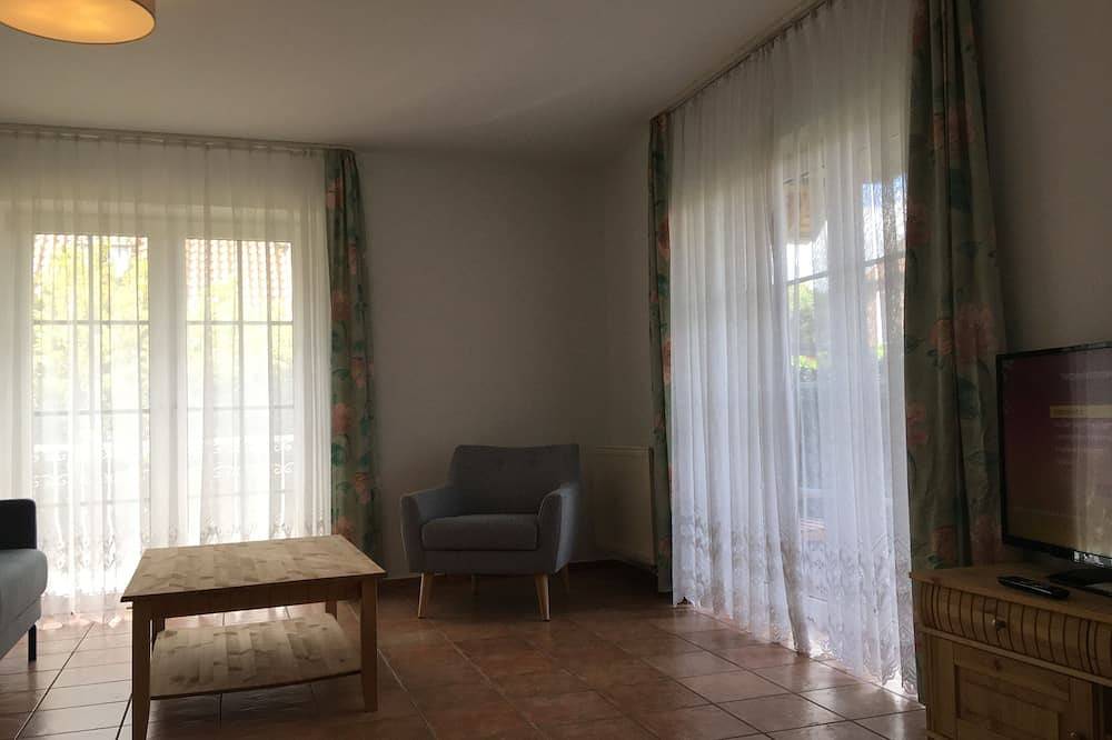 Ganze Wohnung, Gemütliche Ferienwohnung mit Terrasse im Herzen der Mecklenburgischen Seenplatte in Mirow, Mecklenburg-Strelitz