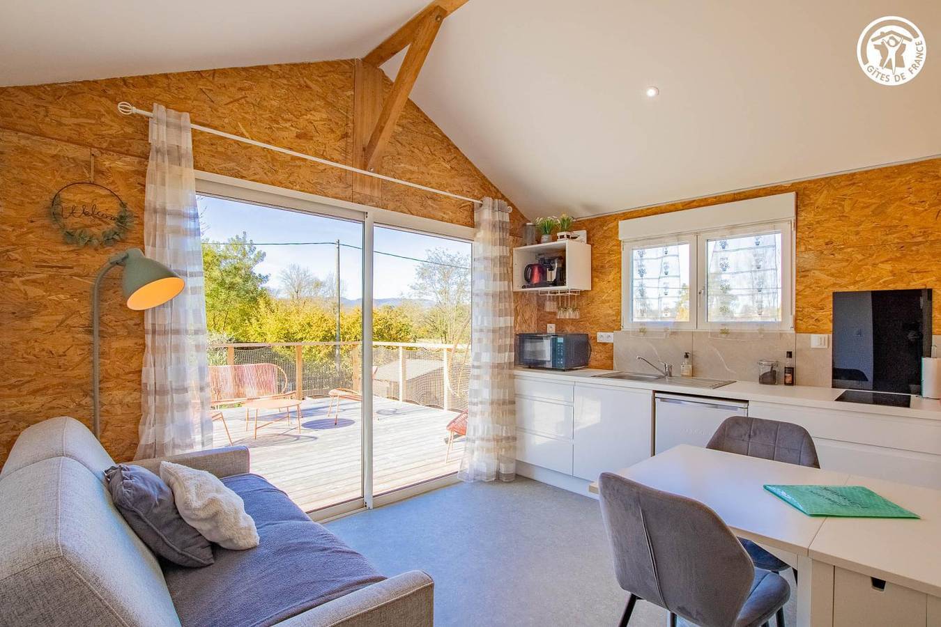 Gîte für 2 Personen mit Pool in Crêches-sur-Saône, Beaujolais