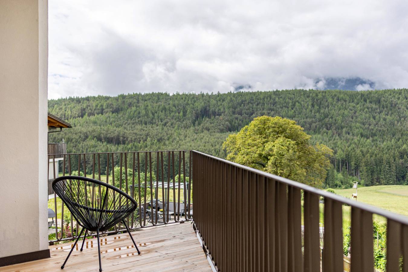 Appartement entier, Appartement '6' avec vue sur les montagnes, piscine partagée et Wi-Fi in Issing, Falzes