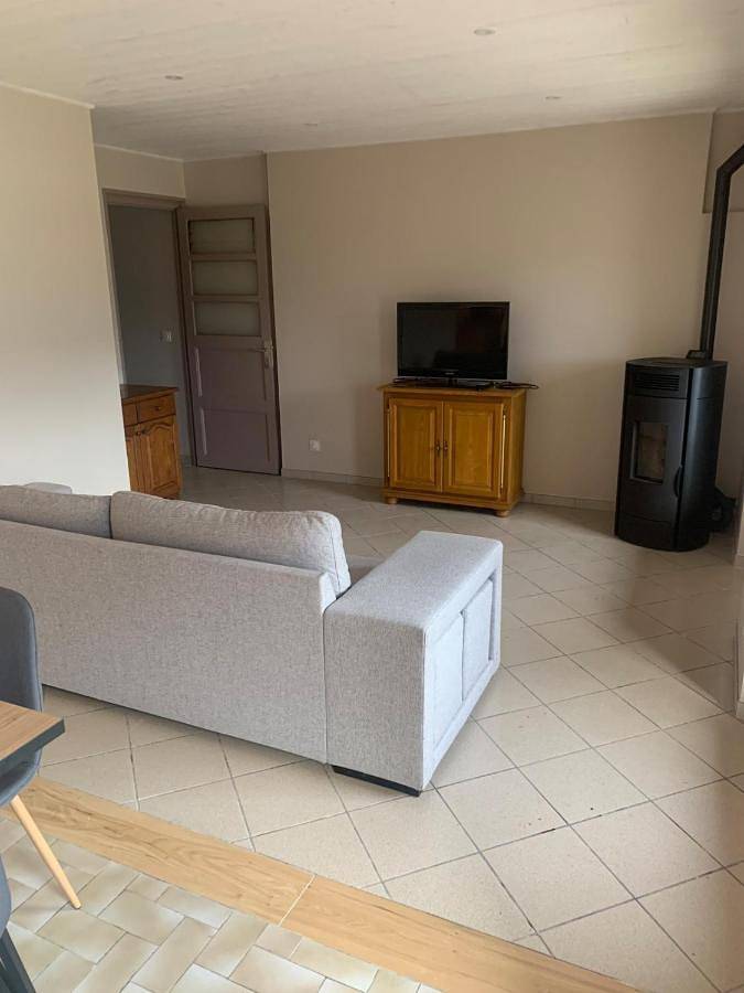 Location de vacances pour 8 personnes, avec vue ainsi que terrasse et jardin à Le Cheylard - 2