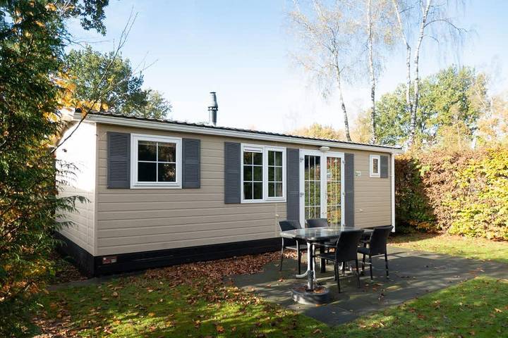 Bungalow voor 4 personen, with Balkon/Terras and Terras as well as Tuin and Zwembad in Otterlo