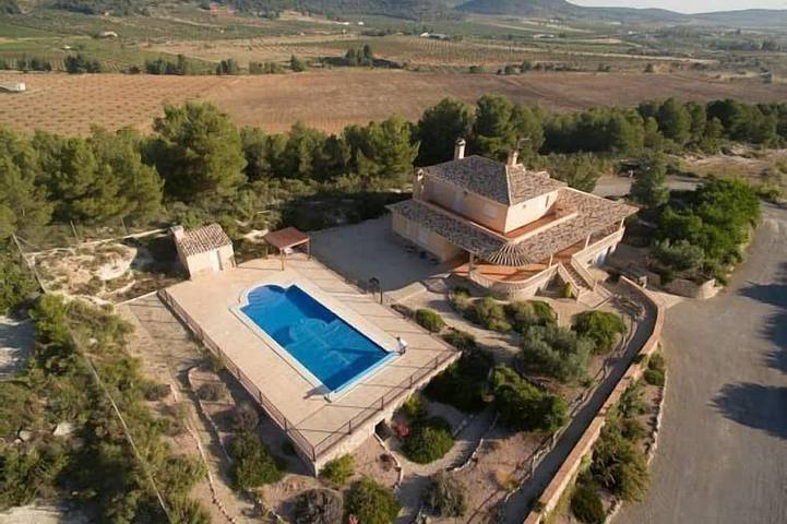 Gîte pour 16 personnes, avec Balcon ainsi que Jardin et Piscine à Abarán