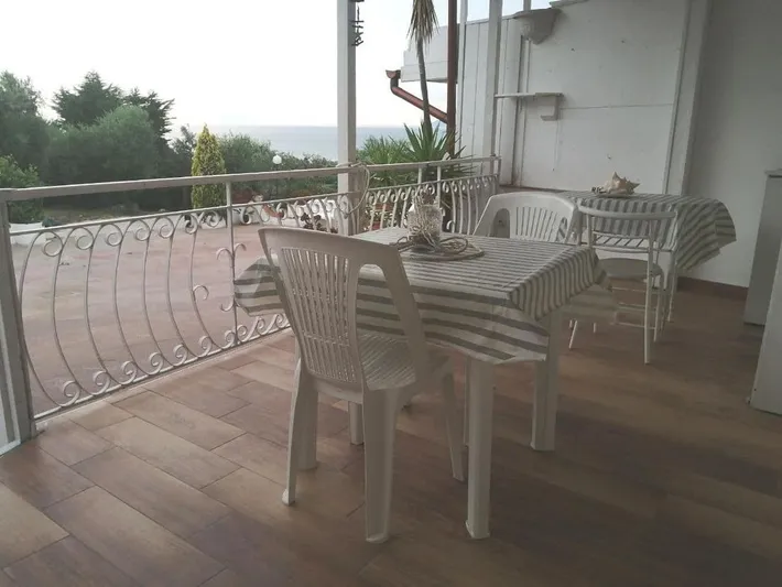 Appartamento vacanze per 2 persone, con terrazza e panorama nonché giardino - 1