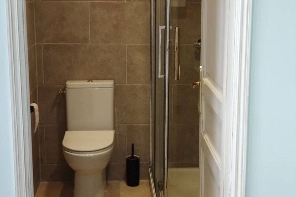 B&B Room with ensuite shower room and stunning views over the countryside. in Junhac, Région d'Aurillac