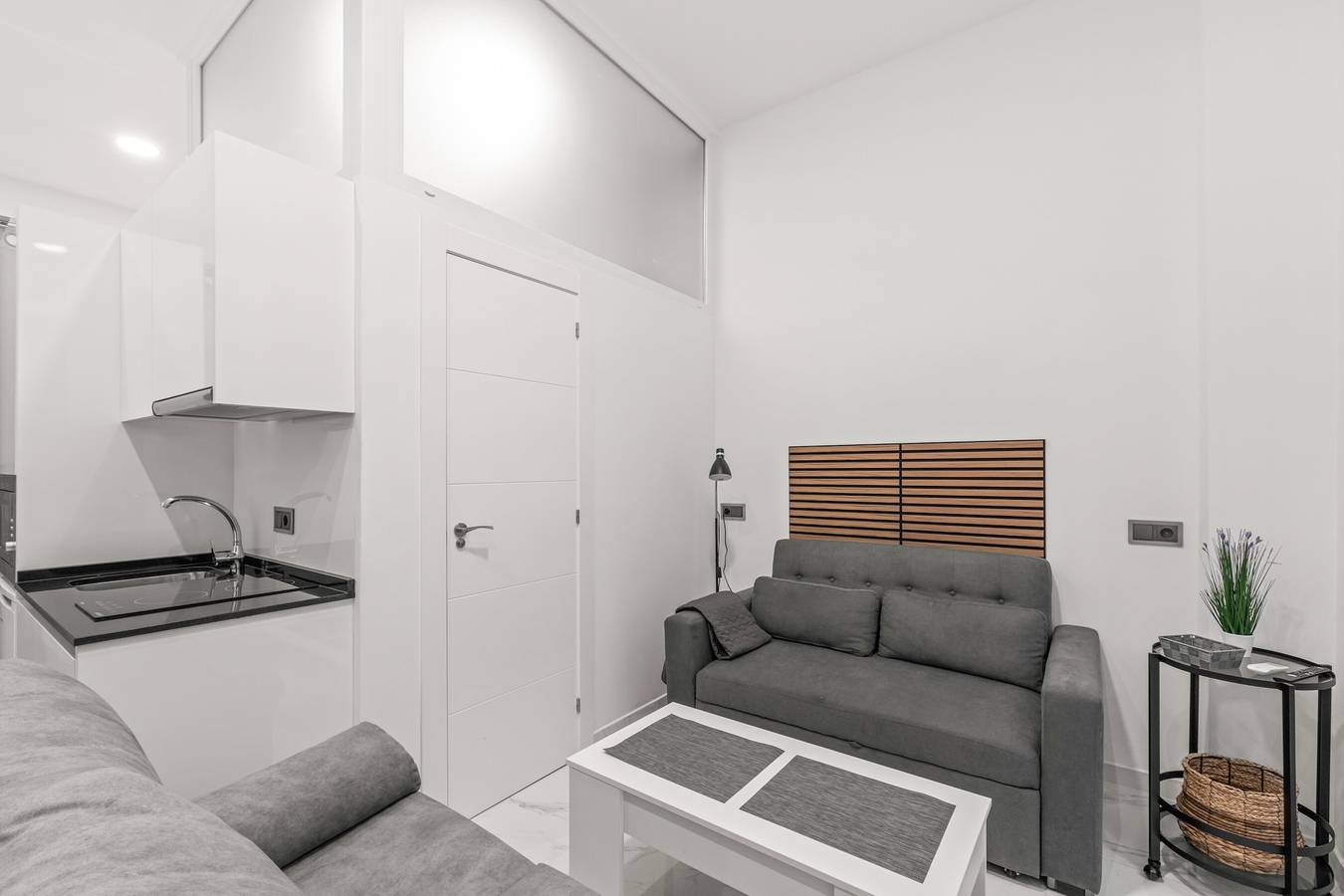 Loft Room 'Bajo 3' with Private Terrace and Air Conditioning in Torrevieja Centre, Torrevieja