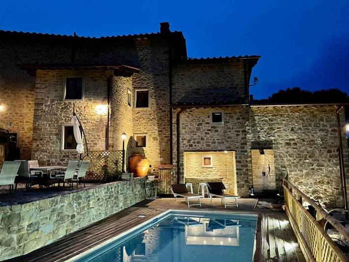 Villa per 6 persone, con giardino e panorama nonché piscina in Reggello