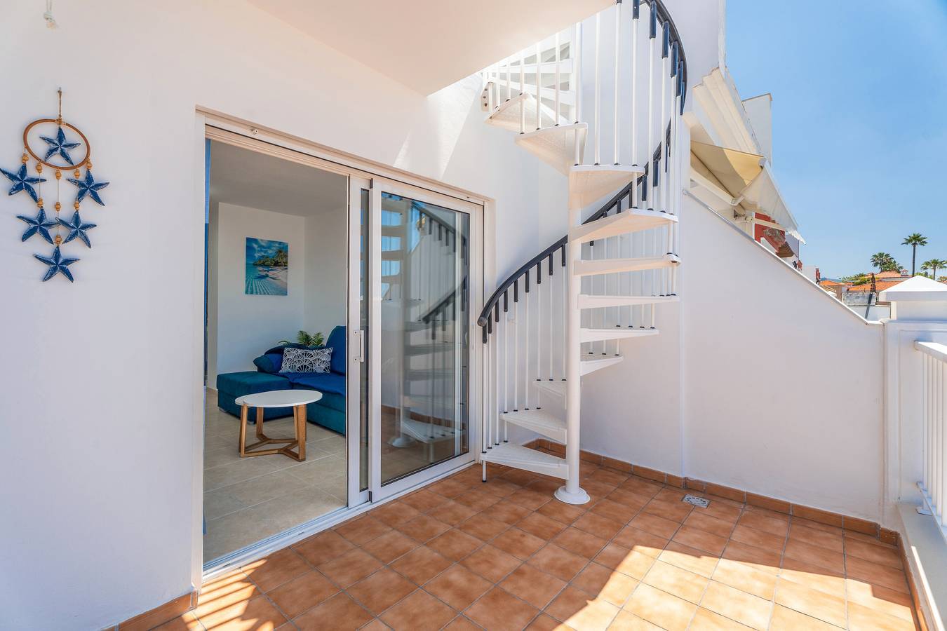 Entire apartment, Vacation Apartment 'Blue  with Amazing View' with Sea View, Shared Pool and Wi-Fi in Chayofa, Arona