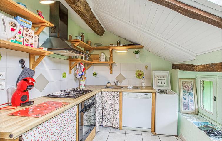 Appartement au centre ville avec parking, TV, congélateur et Wifi in Pierrefiche, Aveyron