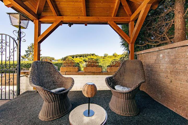Ferienhaus für 4 Personen, mit Terrasse und Garten in der Eifel - 2
