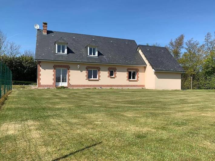 Gîte pour 10 personnes, avec terrasse et jardin dans Auberville-la-Manuel