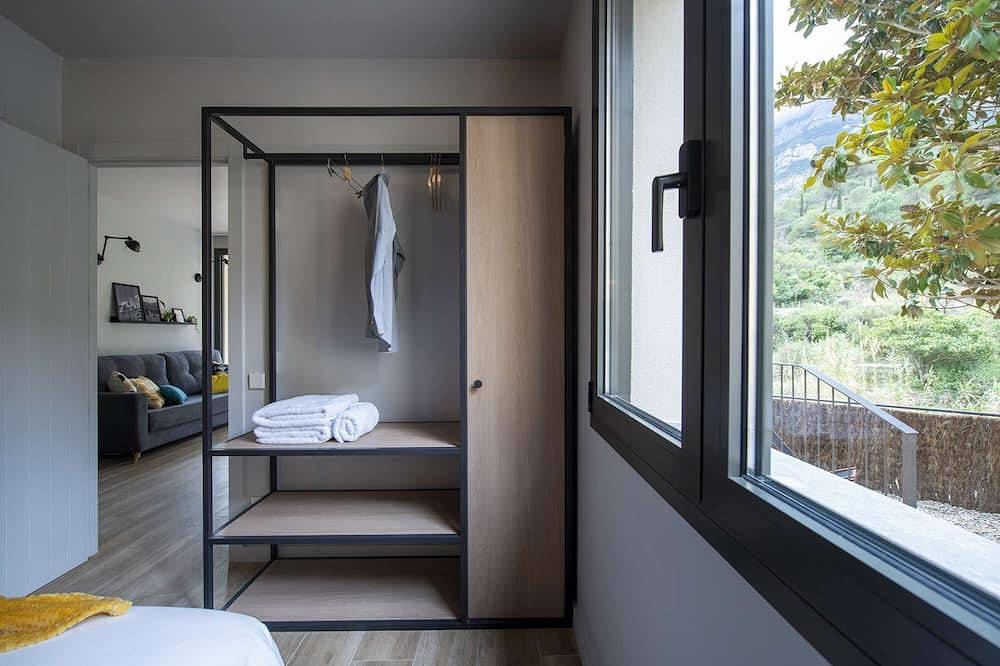 Apartamento entero, Apartamento con jardín privado con vistas a Montserrat in Monistrol de Montserrat, Interior de Barcelona