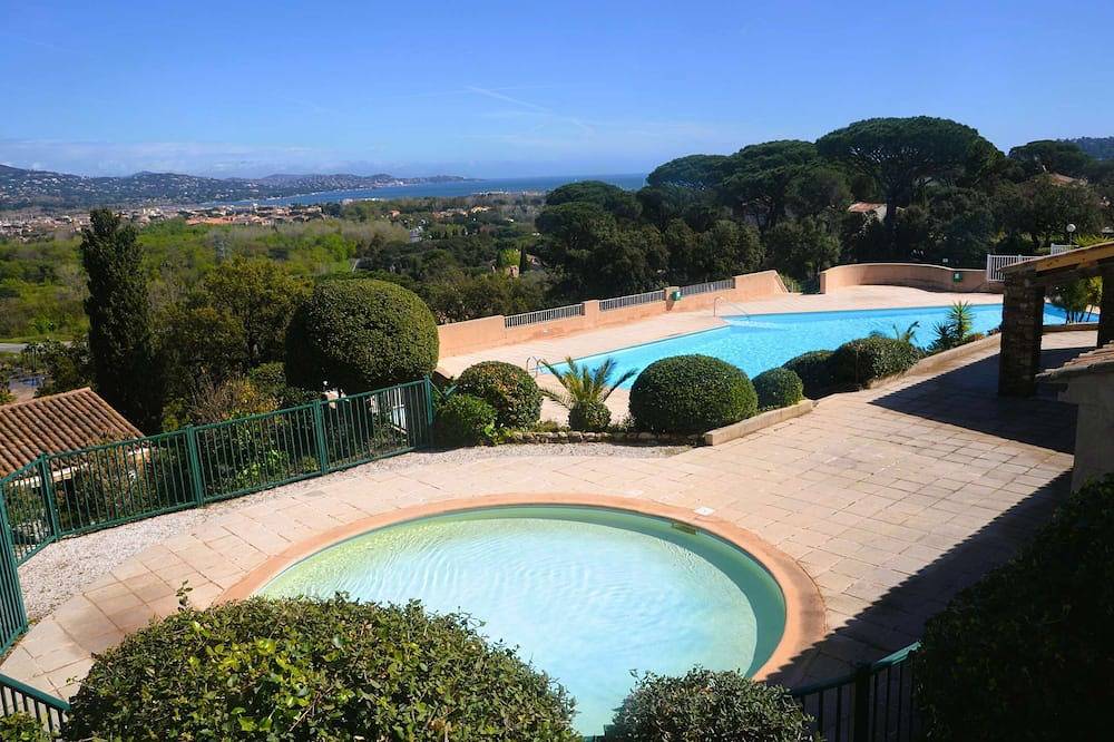 Mazet for 6 people in a domain with pool and tennis court in Cogolin in Cogolin, Mediterranean Coast (France)