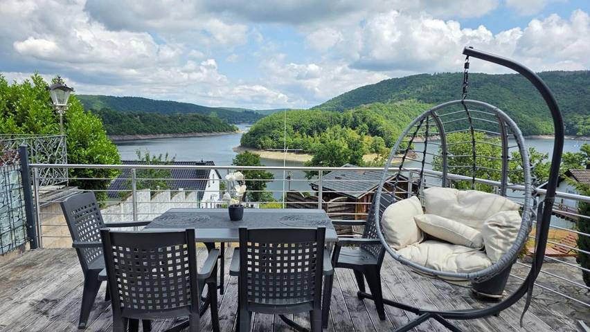 Ferienwohnung für 5 Personen, mit Ausblick und Terrasse sowie Seeblick in Rurberg