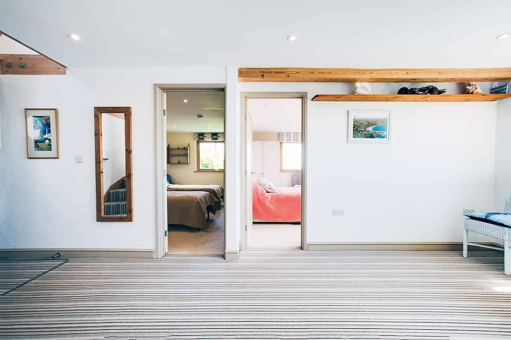 Ein wunderschönes und gut gestaltetes \"Upside-Down\" -Haus mit Panoramablick auf das Meer. in Coverack, Cornwall