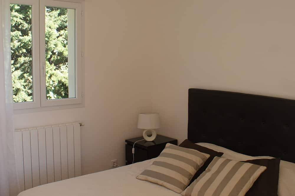 Appartement entier, Annexe de mas provençal avec jardin et piscine privee et chauffee in Orange, Vaucluse
