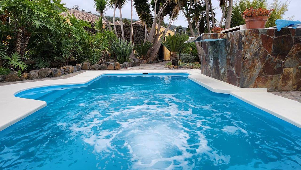 Deluxe One-Bedroom Apartment with Garden View in Cueva del Viento, Icod de los Vinos
