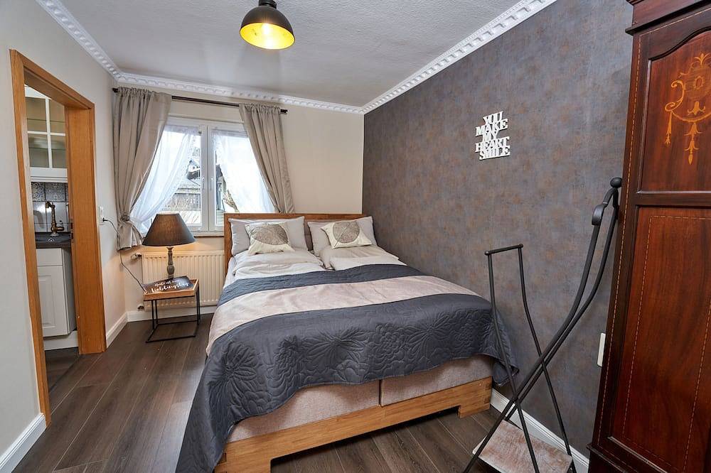 Ganze Wohnung, Eifelstube mit Charme - für 2-4 Pers. am See u. Burgruine nahe Mosel Nürburgring in Ulmen, Cochem-Zell