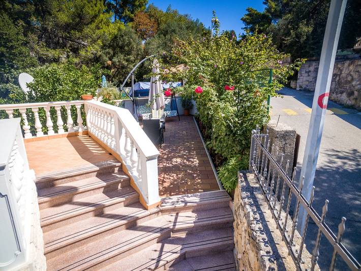 Entire apartment, Apartment Siesta - Two-Bedroom Apartment with Balcony and Sea View in Cavtat, Cavtat (Dalmatia)