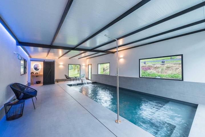 Apartamento para 4 personas, con jardín además de vistas y piscina en Villacarriedo