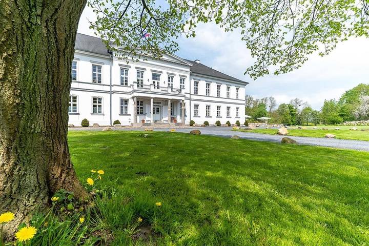 Ferienwohnung für 2 Personen, mit Terrasse und Whirlpool sowie Garten und Pool in Mölln (Mecklenburg)