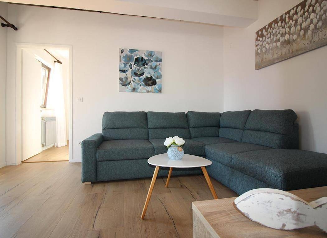 Ganze Ferienwohnung, Wohnung Samara mit überdachte Balkon in Strandnähe in Poreč, Porec und Umgebung