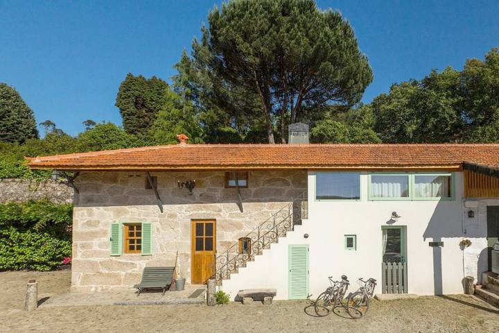 Gîte pour 9 personnes, avec vue ainsi que jardin et piscine dans Trofa