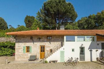 Gîte pour 9 personnes, avec vue ainsi que jardin et piscine dans Trofa