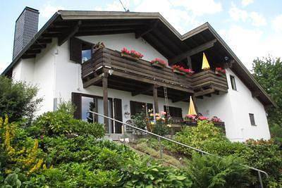 Entire holiday apartment, Holiday flat in Starkenburg in the Isartaler Landhaus in Starkenburg, Bernkastel-Kues region