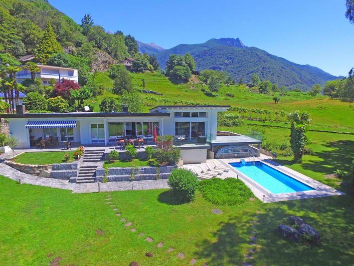 Ferienhaus für 6 Personen, mit Terrasse und Garten sowie Pool und Seeblick in Brione sopra Minusio