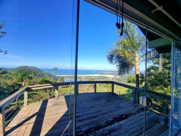 Casas e apartamentos de temporada para 8 pessoas, com balcão e jardim em Garopaba