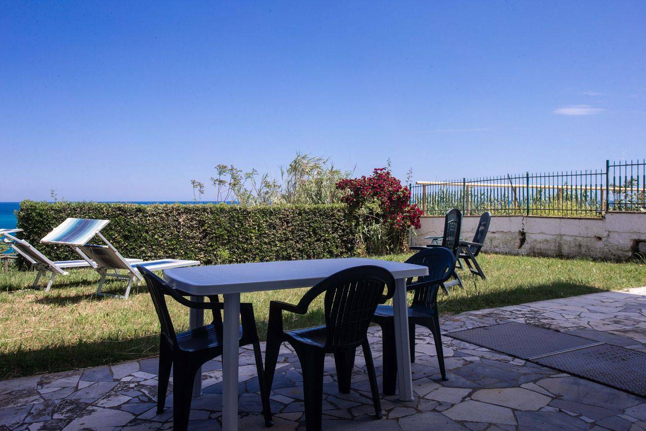 Entire apartment, N127 - Numana, three-room apartment with garden 200m from the beach  in Numana, Riviera del Conero