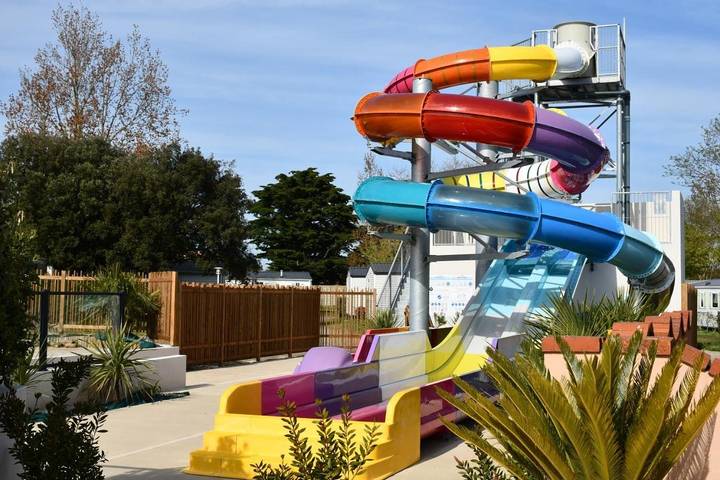 Camping pour 5 personnes, avec Terrasse et Jardin ainsi que Bassin pour enfant et Piscine à Château-d'Olonne