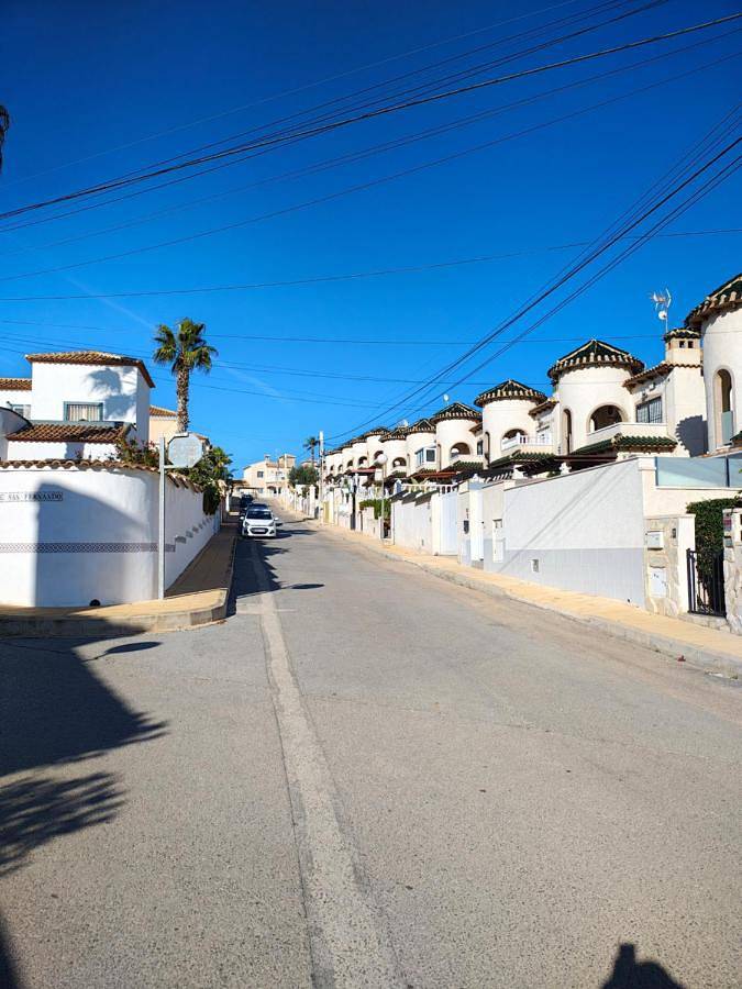 Casa rural para 6 personas, con piscina además de terraza y jacuzzi en San Miguel de Salinas - 3