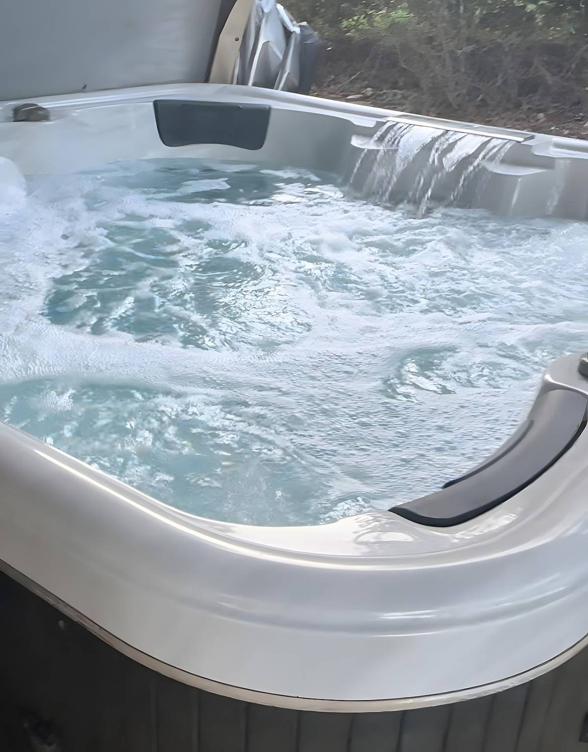 Gîte Mas Pepette para 24 personas con piscina, jacuzzi y acceso al río in Vers-Pont-du-Gard, Region de Nimes