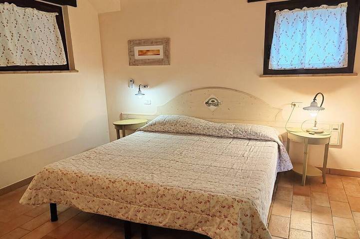 Appartamento intero, Appartamento nelle Marche con piscina e vino in Montecarotto, Provincia di Ancona