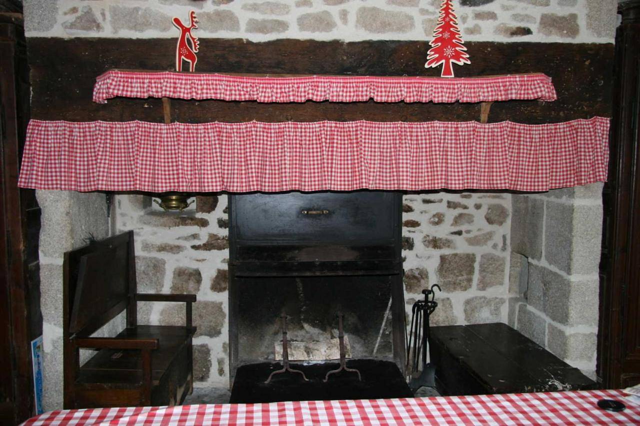 Five-Bedroom House in Le Rouget-Pers, Région d'Aurillac