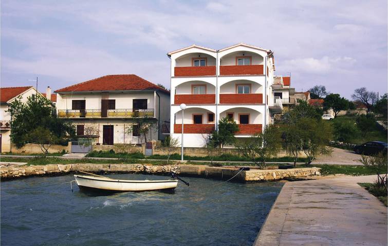 Gîte pour 4 personnes, avec terrasse à Zaboric - 2
