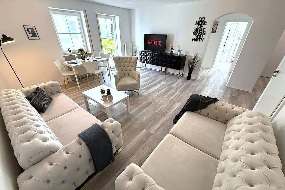 Ganze Wohnung, Große Ferienwohnung zwischen Ruhe & Brombachsee +Netflix +Terasse +Wifi in Ellingen, Frankenalb