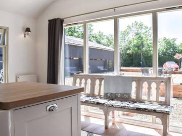 Log Cabin for 2 People in East Chiltington, East Sussex, Photo 2